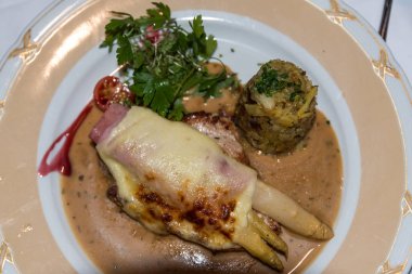 Peynirli domuz filetosu