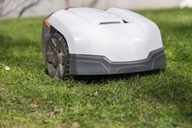 Biçme robotu - otomatover yakın çekim