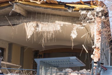 Bir evin yıkılması