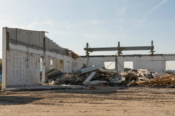 Demolição de um salão de empresa - demolição — Fotografia de Stock