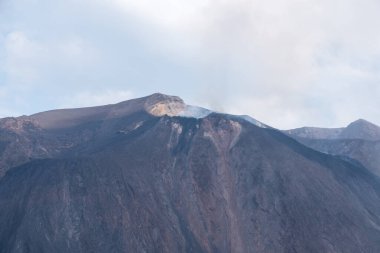 Aktif İtalyan volkanı Stromboli Krateri - İtalya