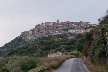 İtalyan şehri Nicotera 'nın özel yeteneği - Calabria' da cepheler