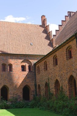 Landmark: Danimarka 'nın Helsingor kentindeki St. Olai Katedrali' nin tuğla dini binası