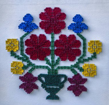 Ulusal çiçek süs renkli iplik yapılmış