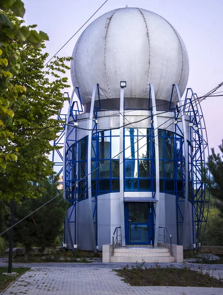 天文台とプラネタリウムはキシニョフ市の公園で — ストック写真