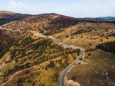 transalpina yolun sonbahar manzara dron görünümü