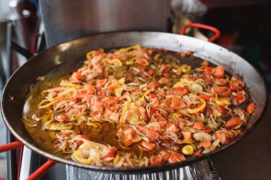 yağda kızarmış sebze ile büyük kamp pan