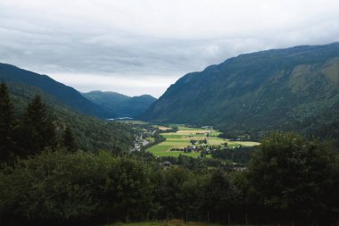 dağlar Valley küçük köyünün havadan görünümü