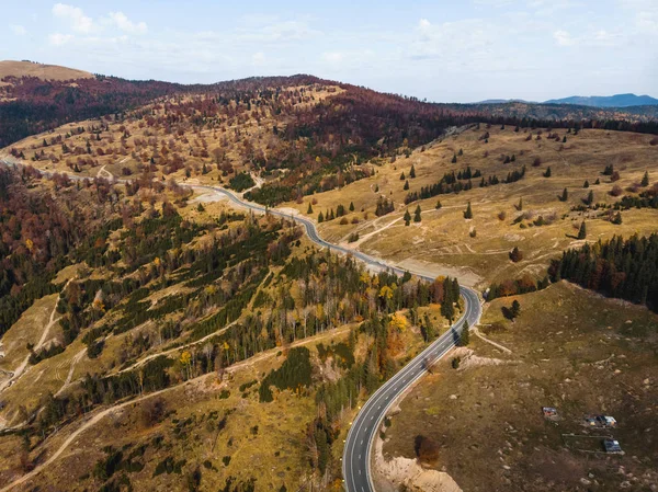 transalpina yolun sonbahar manzara dron görünümü