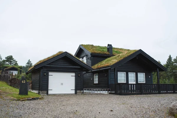 Casa Madeira Preta Aldeia Noruega — Fotografia de Stock