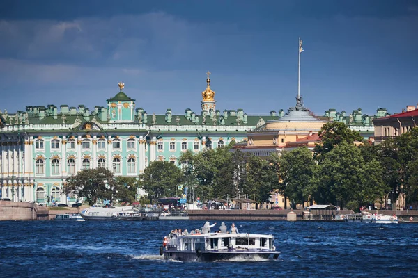 Rusia San Petersburgo Museo Ermita Puente Del Palacio Edificio Del — Foto de Stock