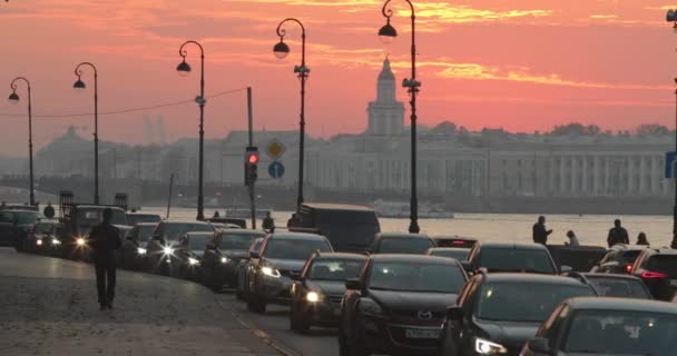 Rússia São Petersburgo Outubro 2018 Dvortsovaya Embankment Com Tráfego Hora — Vídeo de Stock