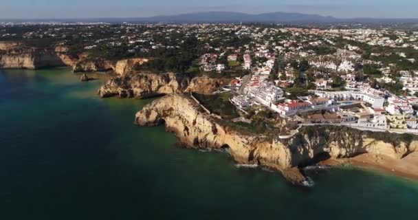 Повітряні Відео Панорама Узбережжі Португалії Знаменитого Пляжу Карвоейру Будівель Білого — стокове відео