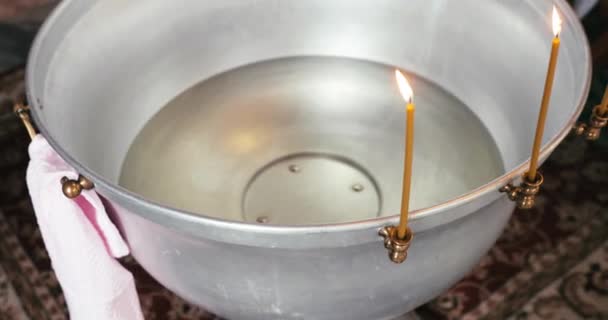 Rusia San Petersburgo Febrero 2019 Bañera Aluminio Con Agua Santa — Vídeos de Stock