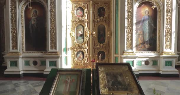 俄罗斯 圣彼得堡 2019年2月25日 圣艾萨克大教堂的内部 没有人 黄金无处不在 大窗户 博物馆 灰泥成型 — 图库视频影像