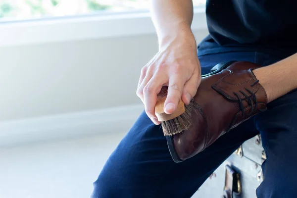 Getting ready for a trip. Cleaning leather oxfords. Bright happy and nostalgic. — Stock Photo, Image
