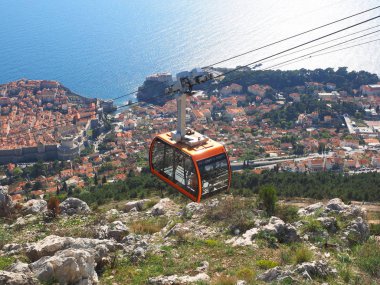Teleferik Dubrovnik şehir üzerinde
