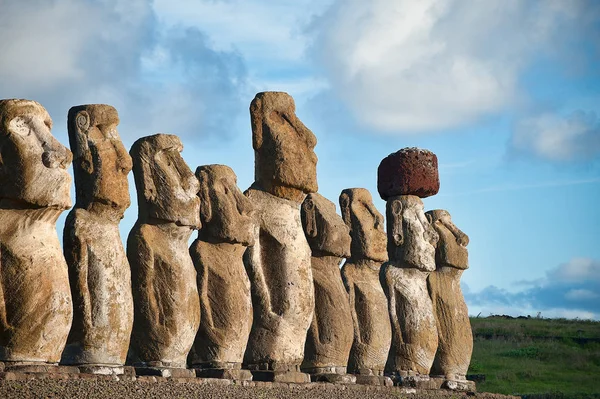 Ahu Tongariki Maior Ahu Ilha Páscoa Seus Moai Foram Derrubados — Fotografia de Stock