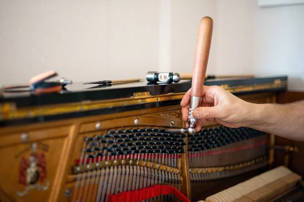 Technicien Accordant Piano Accordage Piano Est Acte Régler Tension Des — Photo