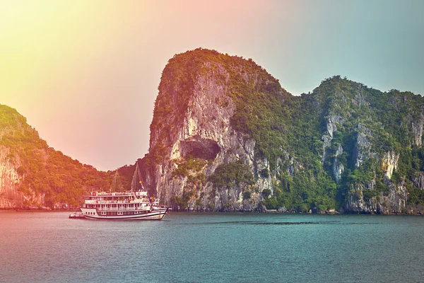 Halong Bay Čluny Západ Slunce Vyhlídku Long Bay Hanoj Vietnam — Stock fotografie