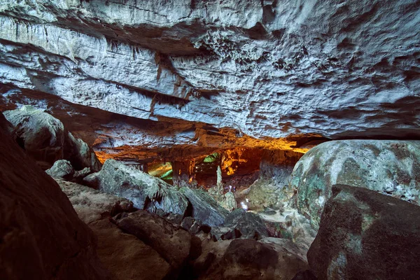 Colorido Stalactite Thien Cung Caverna Património Mundial Halong Bay Hang — Fotografia de Stock