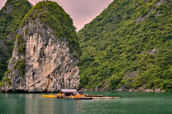 Tourist Junks Halong Bay Vista Panorámica Del Atardecer Halong Bay —  Fotos de Stock