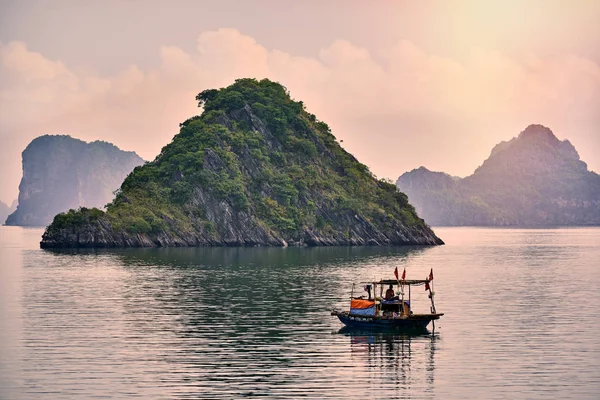 Lodě Zátoka Long Vietnam Panoramatický Pohled Západ Slunce Zátoka Long — Stock fotografie