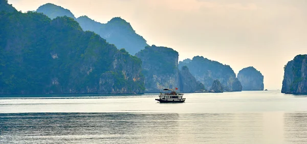 Lodě Zátoka Long Vietnam Panoramatický Pohled Západ Slunce Zátoka Long — Stock fotografie