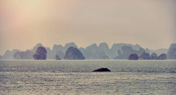 Bateaux Baie Halong Vietnam Vue Panoramique Coucher Soleil Dans Baie — Photo