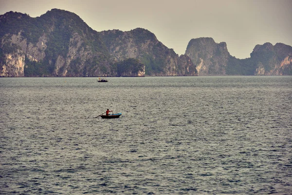 Halong Bay Boats Vietnam Vista Panorámica Del Atardecer Halong Bay —  Fotos de Stock