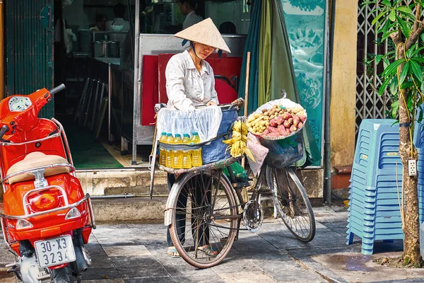 Hanoj Vietnam Listopadu 2014 Neidentifikovaný Dodavatele Trhu Městě Hanoj Vietnamských — Stock fotografie