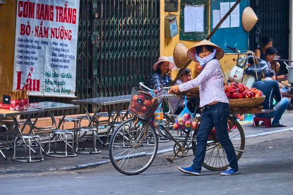 Hanoi Wietnam Listopada 2014 Niezidentyfikowany Dostawcy Rynku Dzielnicy Hanoi Wietnamski — Zdjęcie stockowe