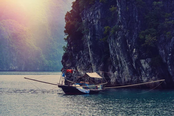 Barche Baia Halong Tramonto Long Bay Vista Panoramica Hanoi Vietnam — Foto Stock