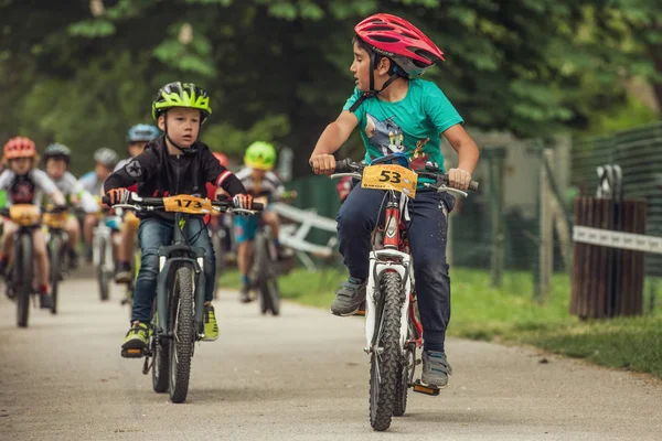 Riva Del Garda Lago Garda Itália Abril 2018 Ciclistas Não — Fotografia de Stock