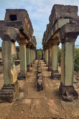 Angkor Wat karmaşık tapınakta Baphuon görünümüdür popüler turistik, Angkor Wat Archaeological Park içinde Siem Reap, Kamboçya UNESCO Dünya Miras Listesi
