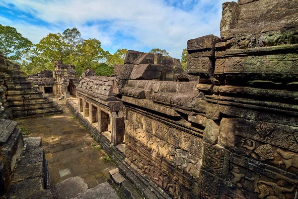 Utsikt Över Baphuon Templet Angkor Wat Komplexa Populär Turistattraktion Angkor — Stockfoto