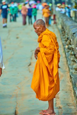 Siem Reap, Kamboçya - 13 Aralık 2014:Buddhist rahipler Angkor Wat karmaşık, popüler turistik, Angkor Wat Arkeoloji Parkı Siem Reap, Kamboçya Unesco Dünya Mirası'de