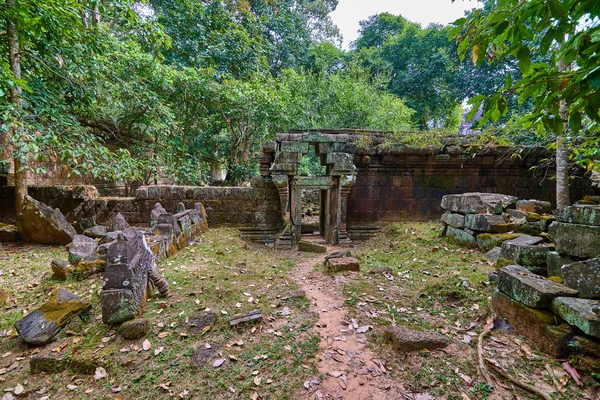 アンコール トムのコンプレックス シェムリ アップ カンボジア世界遺産のアンコール ワット遺跡公園の仏教寺院 — ストック写真