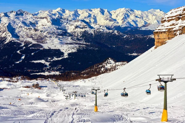 Красиві Зимових Гір Краєвид Лижний Підйомник Гірськолижний Курорт Італії Лижний — стокове фото