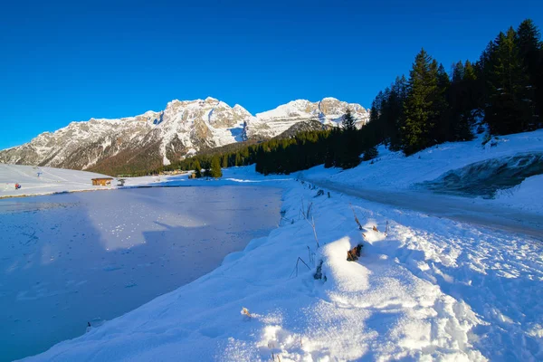 Belas Montanhas Inverno Paisagem Estância Esqui Madonna Campiglio Panorâmica Paisagem — Fotografia de Stock