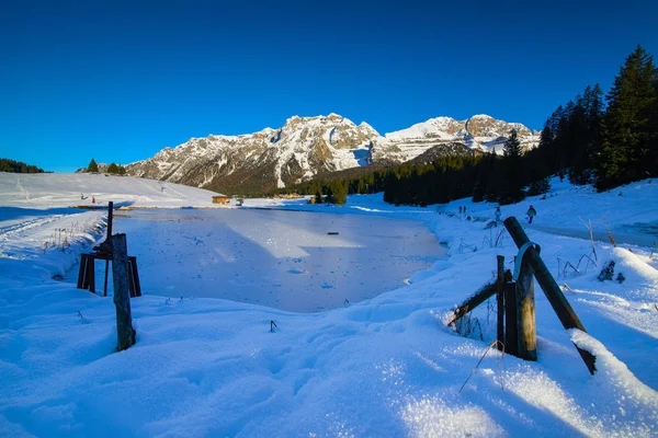 Belas Montanhas Inverno Paisagem Estância Esqui Madonna Campiglio Panorâmica Paisagem — Fotografia de Stock