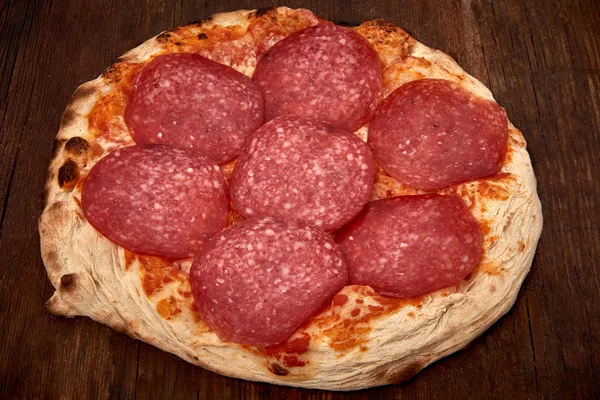 Házi Friss Ínyenc Pizza Finom Olasz Pizzát Elszigetelt Fából Készült — Stock Fotó