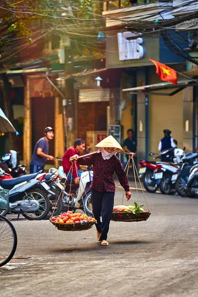 Hanoj Vietnam Listopadu 2014 Neidentifikovaný Dodavatele Trhu Městě Hanoj Vietnamských — Stock fotografie