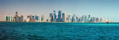 Doha şehir manzarası siluet, Doha, Katar modern gökdelenler Panoraması