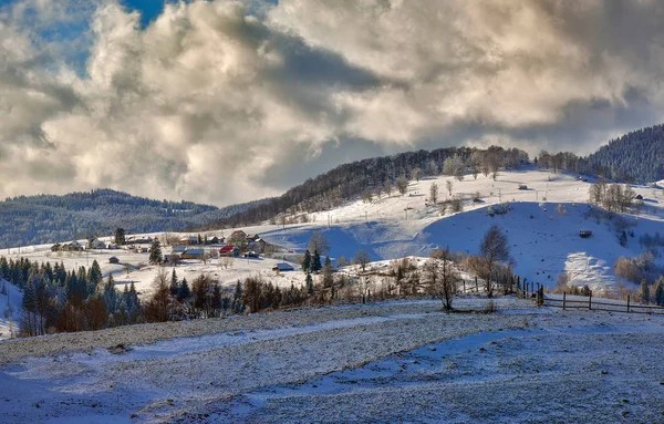 Rumunská Zimní Krajina Carphatians Mountain Venkova Zimní Krajiny Oblasti Otrub — Stock fotografie