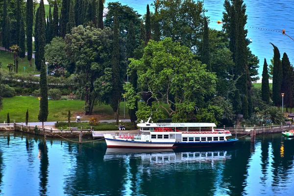 Вид Красивое Озеро Гарда Город Рива Дель Гарда Озеро Гарда — стоковое фото