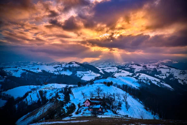 Kleurrijke Zonsondergang Amazing Winterlandschap Holbav Transsylvanië Roemenië Europa — Stockfoto