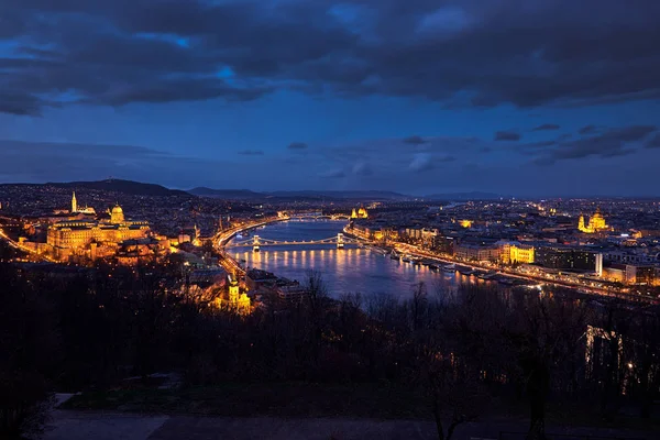 Pohled Budapešť Mraky Budínský Hrad Řetězový Most Budova Parlamentu — Stock fotografie