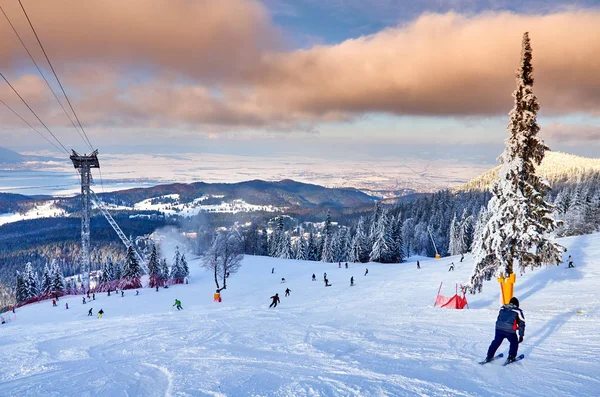 Cable Car Poiana Brasov Ski Resort Skiers Snowboarders Enjoy Ski — Stock Photo, Image
