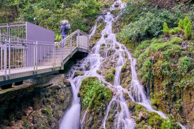 Şelale Varone mağara Garda Gölü, Varone, Trentino Alto Adige, İtalya gorge görünümünü yakın park
